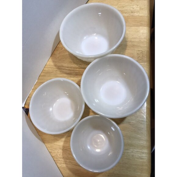 SET OF 3 Anchor Hocking FIRE KING White Milk Glass SWIRL NESTING MIXING BOWLS - Picture 2 of 5